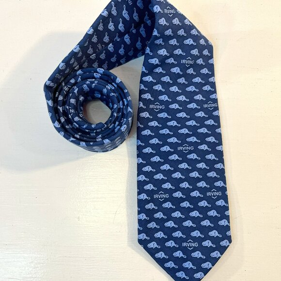 Vineyard Vines Custom Collection Irving Oil Blue Neck Tie - Excellent condition! - Picture 1 of 3